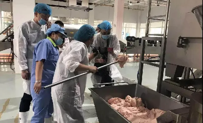 直击蛙牌鲜肉宠粮生产，7万人次在线观看的奥秘！ | 宠物行业洞察